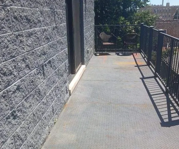 Spacious Modern Pilsen Retreat Sleeps 8 Near Downtown Chicago