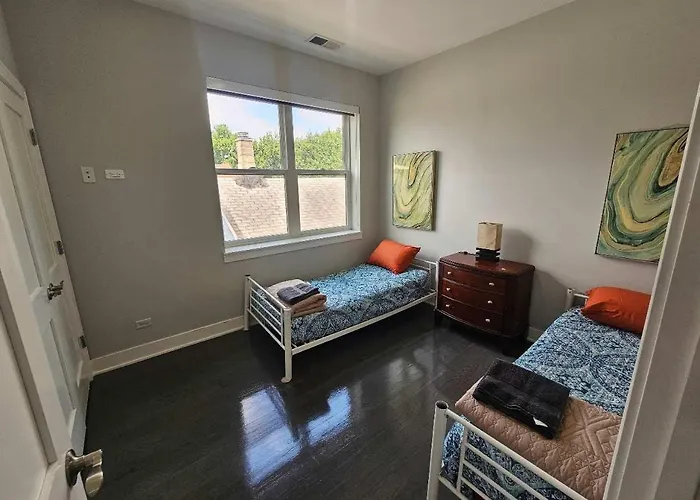 Apartamento Spacious Modern Pilsen Retreat Sleeps 8 Near Downtown
