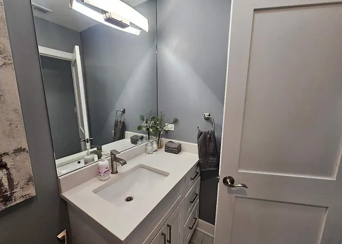 Apartamento Spacious Modern Pilsen Retreat Sleeps 8 Near Downtown