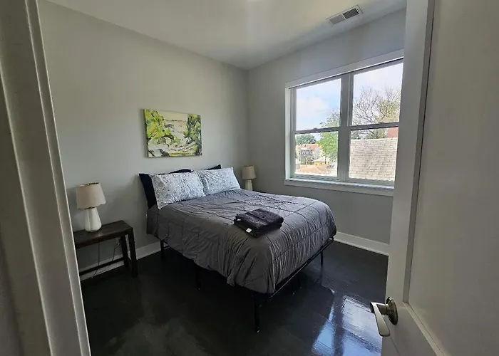Apartamento Spacious Modern Pilsen Retreat Sleeps 8 Near Downtown