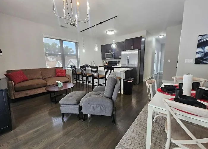 Apartamento Spacious Modern Pilsen Retreat Sleeps 8 Near Downtown